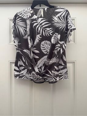 Tryst Women’s Black Tropical Print Knot-Front Top Size M